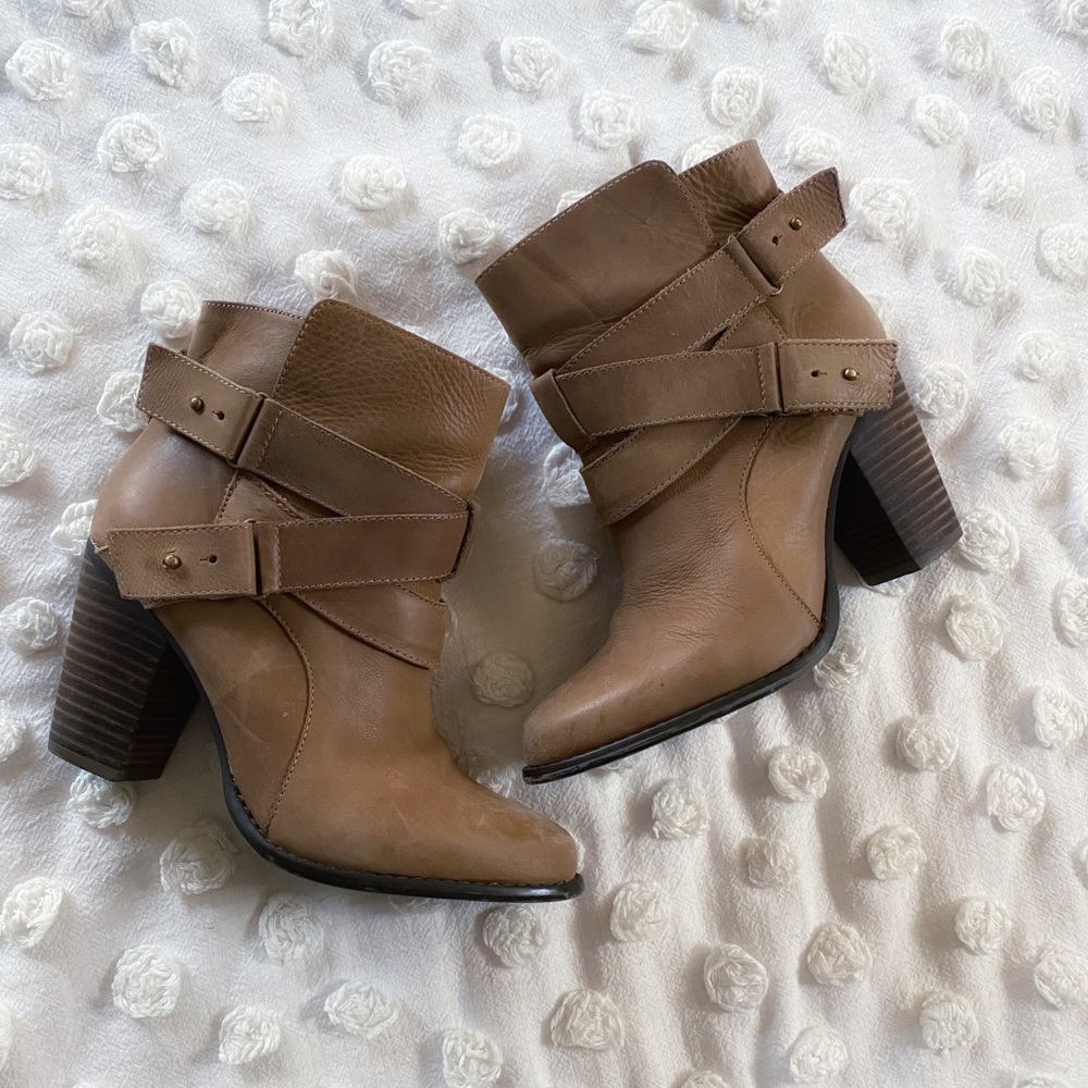 Joyfolie Gabriela Women’s Leather Boots